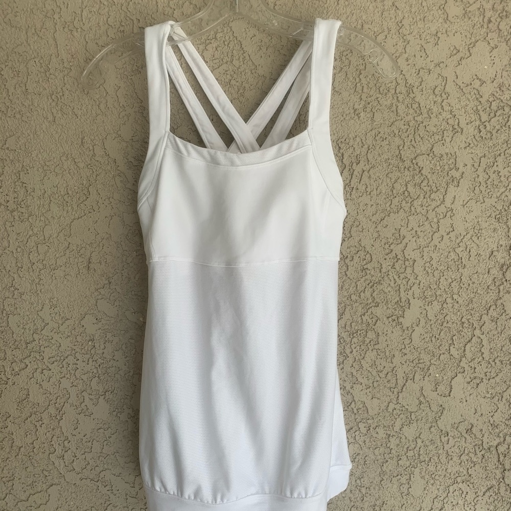 ATHLETA criss cross top!!!